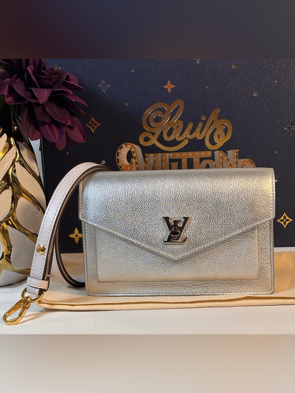 Gorgeous Louis Vuitton Mylockme Silver Pochette